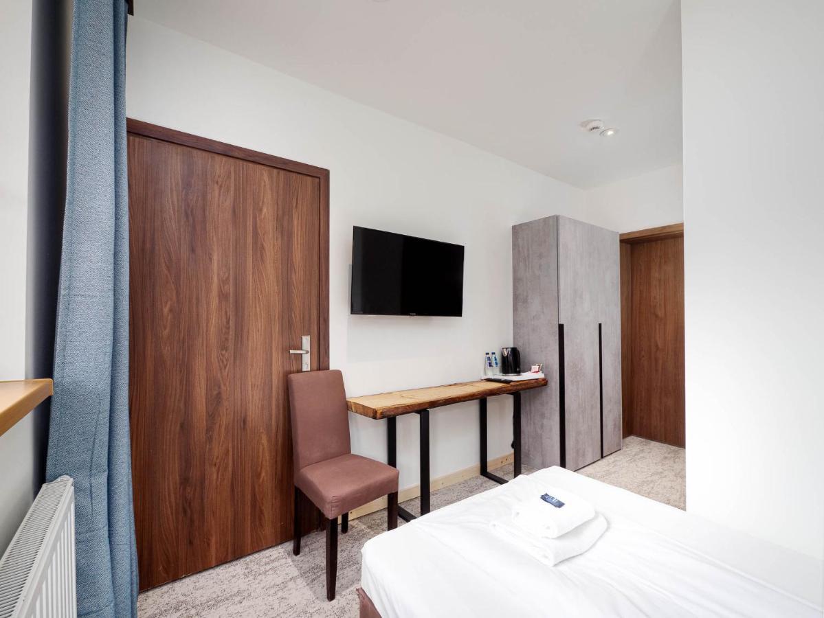 Single Room,1225257428:JPEG